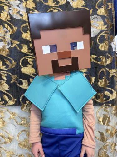 På karnevalet hadde vi besøk av blant annet Minecraft-figurer, prinsesser, sommerfugler, Klatremus, Ninjago, enhjørninger, jegere og sjørøvere! 